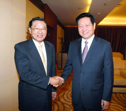 陕西省副省长景俊海,海峡两岸关系协会副会长王在希参加会见.