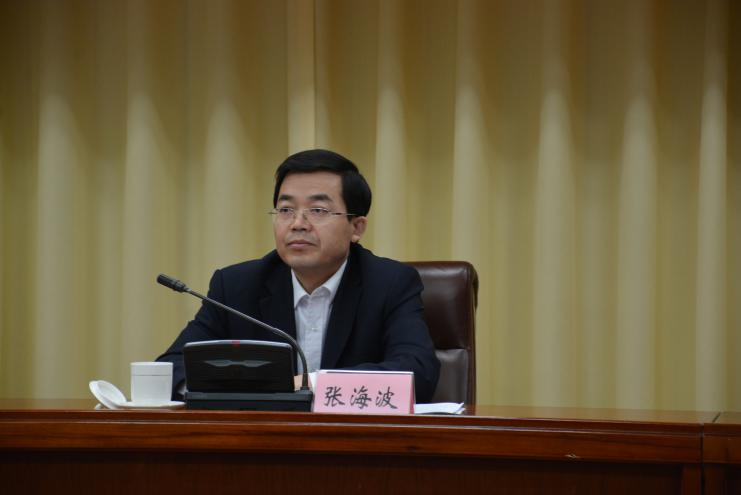 济南市副市长张海波主持会议