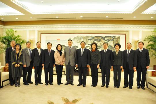 山东省委常委,统战部长颜世元会见台湾客人