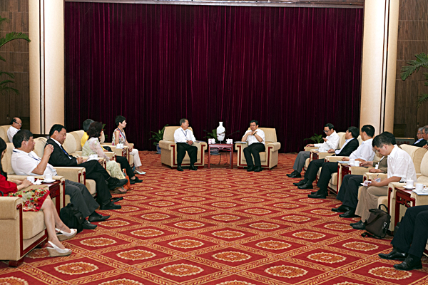 7��17�գ��µ����᳤�ھ��������ӱ�������̨��������������η��š�